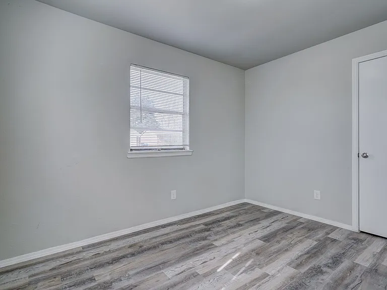 1200 McDonald Dr — Photo 11