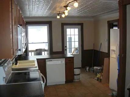 214 E Bremer St — Photo 9