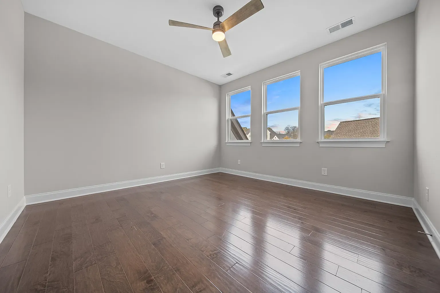 4 bed, 4260 sqft, $10,180 — Photo 1