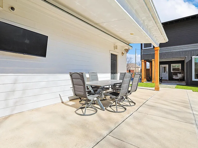 304 Bowie St — Photo 26