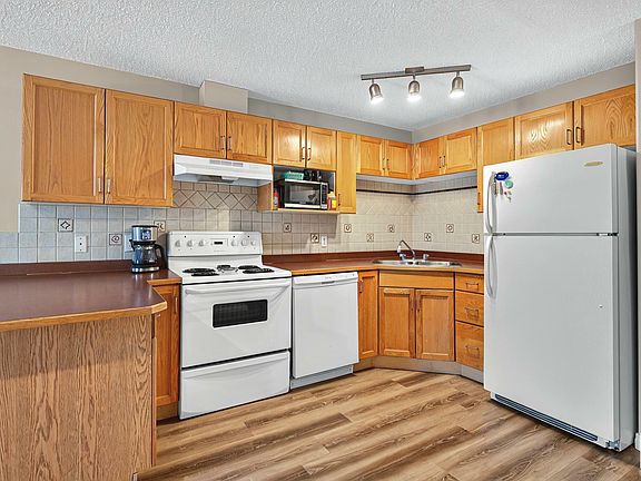3rd image of 2305 35a Ave NW #202