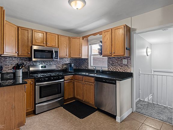 5th image of 4023 N Oketo Ave