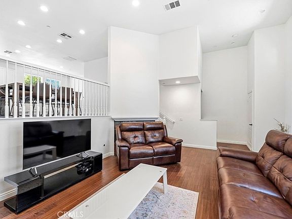 3rd image of 2043 Owens Dr