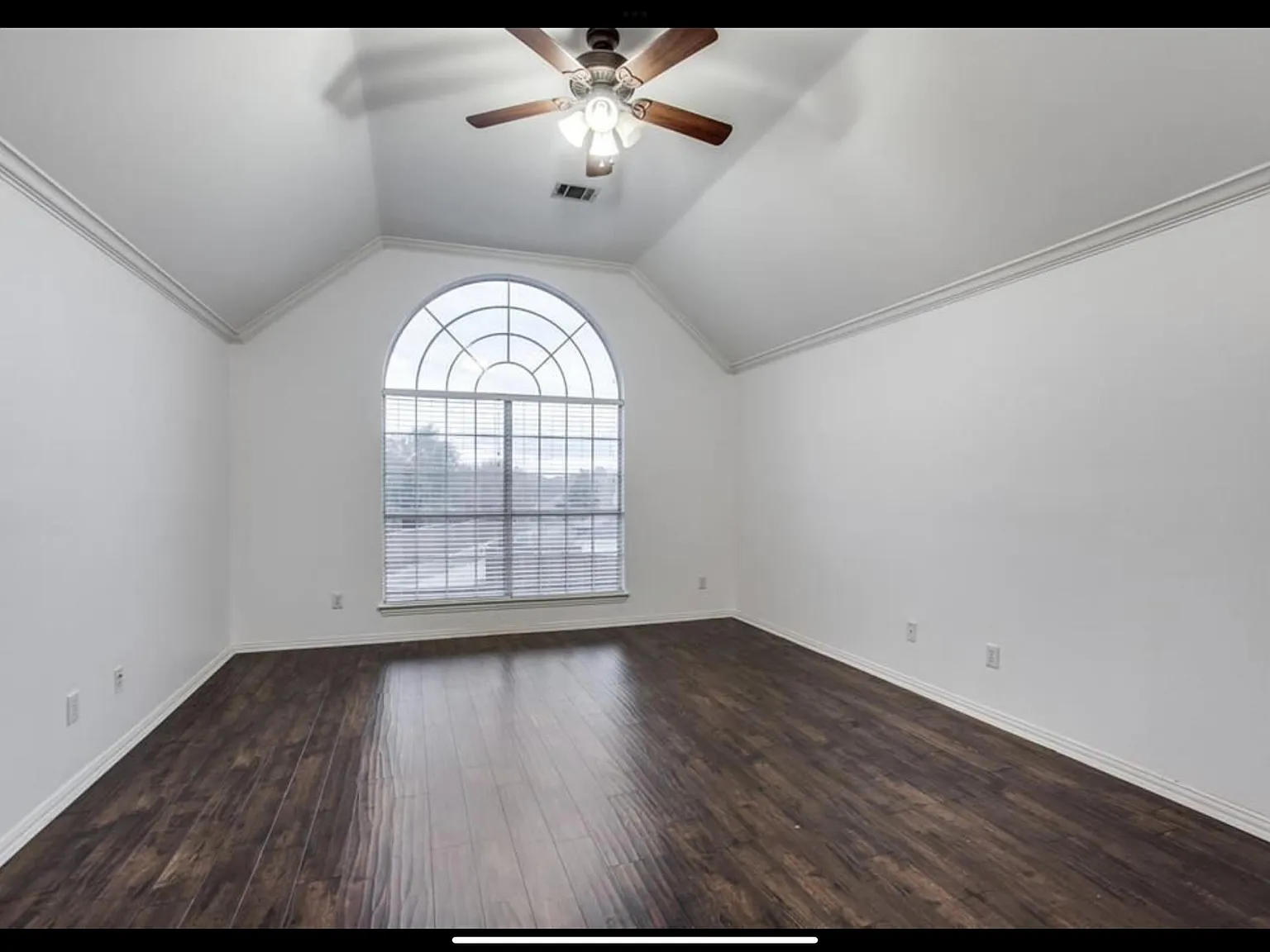 4 bed, 3022 sqft, $4,200 — Photo 4