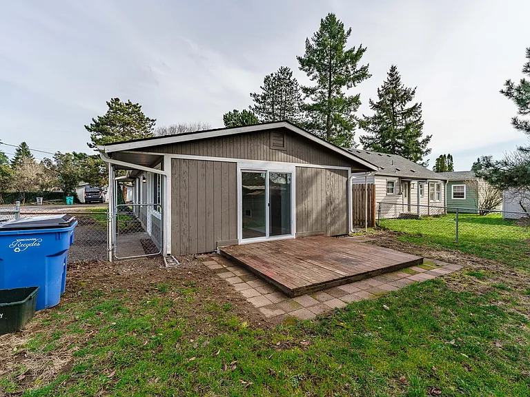 300 SE 100th Ave #B — Photo 19