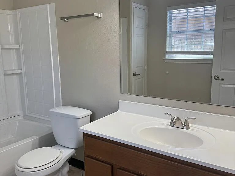 212 S Kossuth St #B — Photo 6