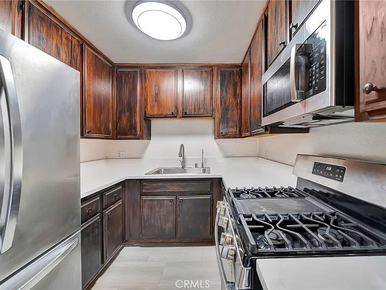 1614 E Chevy Chase Dr #2 — Photo 10