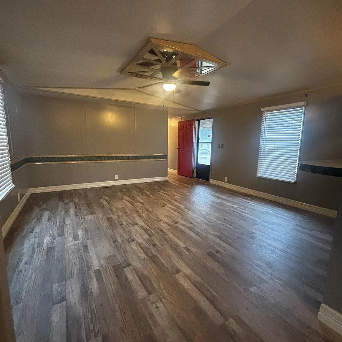 3 bed, 2.0 bath, 1216 sqft, $1,400 — Photo 2