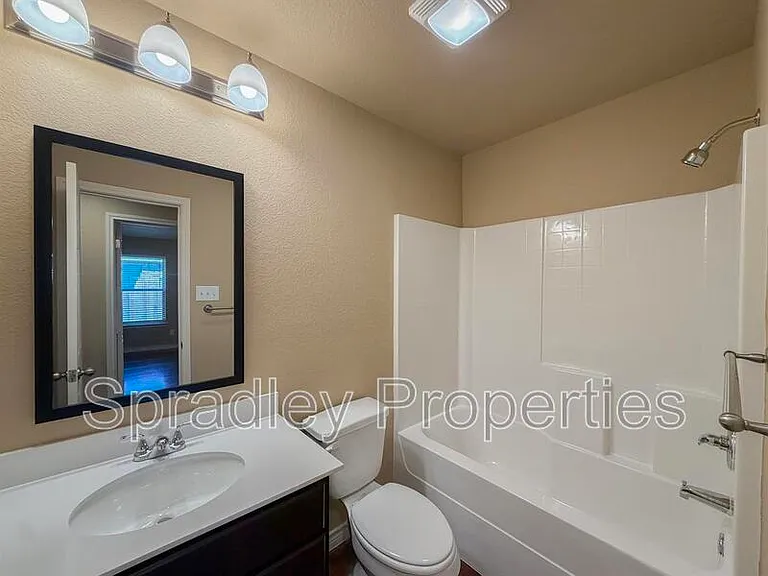1047B Edwards Dr — Photo 16