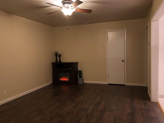 2nd image of 2075 Oakwood Dr E