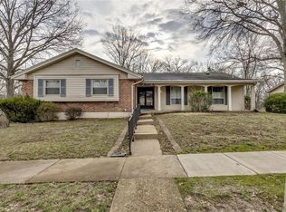 801 Bergquist Dr, Ballwin, MO