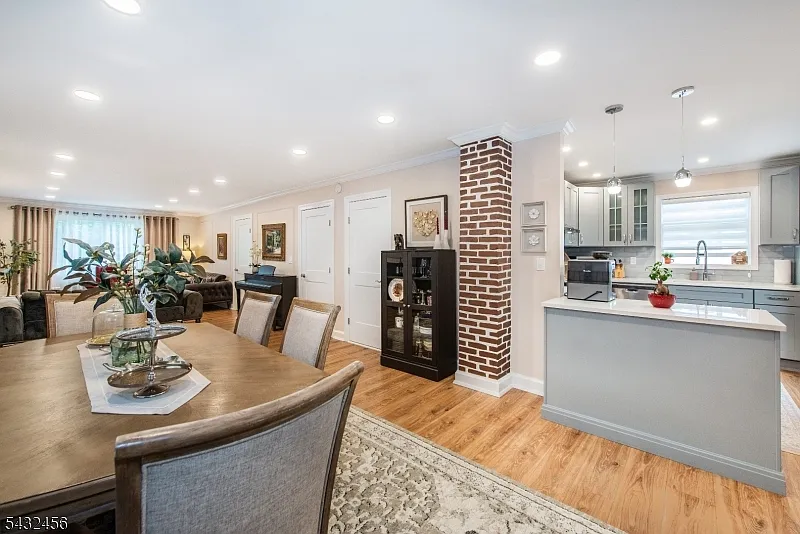 Building Photo - 57 Marsellus Pl #2