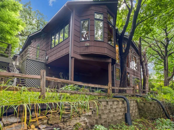 2535 Vale Crest Rd, Golden Valley, MN 55422