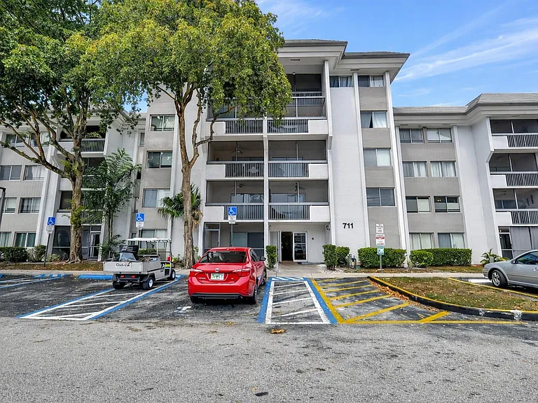711 N Pine Island Rd #210 — Photo 2