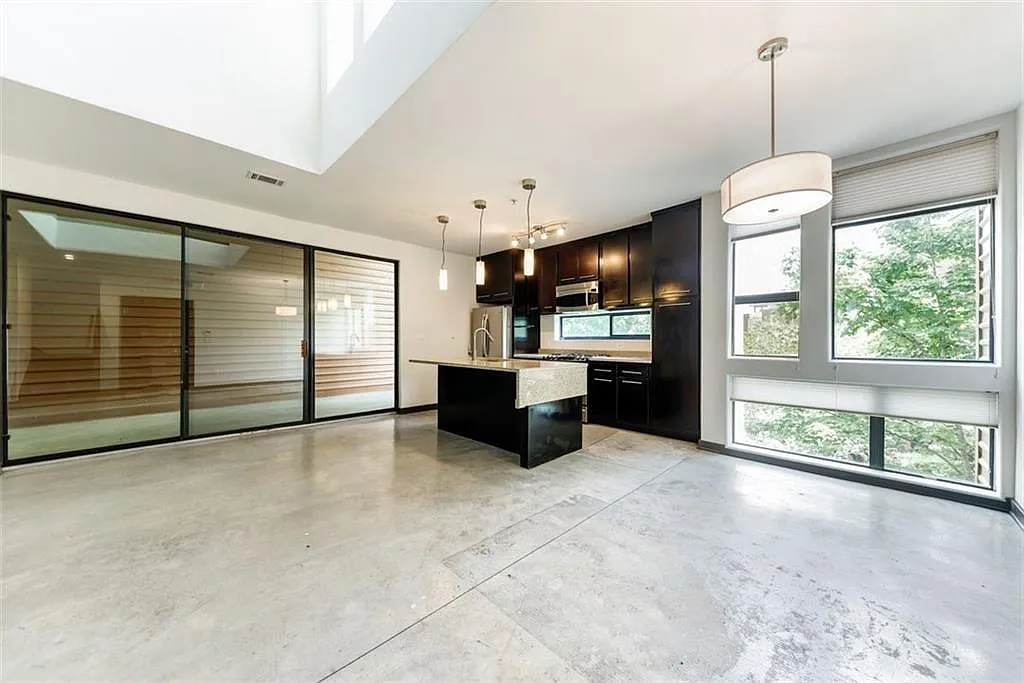 2 bed, 2.0 bath, 1250 sqft, $2,675 — Photo 3