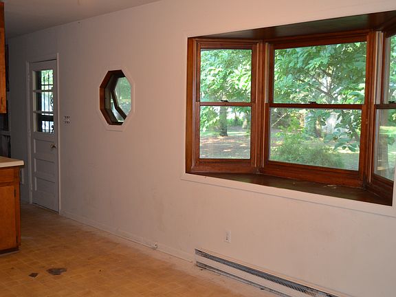Kitchen bay window