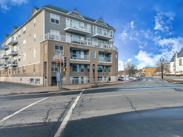 171 Portland St #402, Halifax, NS B2Y 4X2