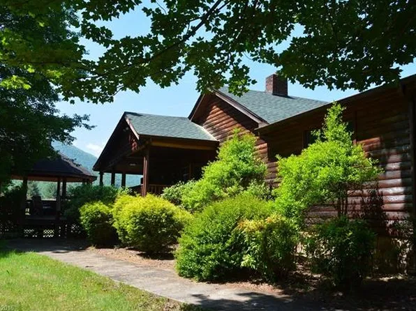 679 Evans Cove Rd, Maggie Valley, NC 28751