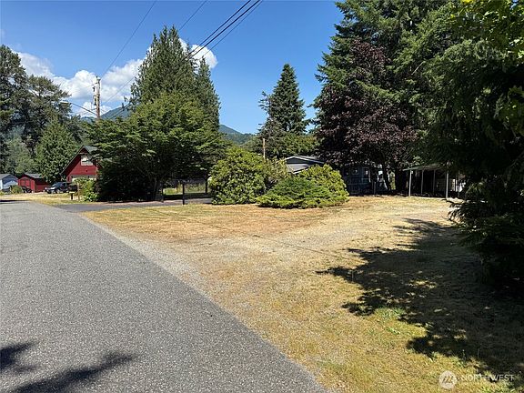 5th image of 42155 Cedar Street