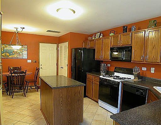 Kitchen w/eating area