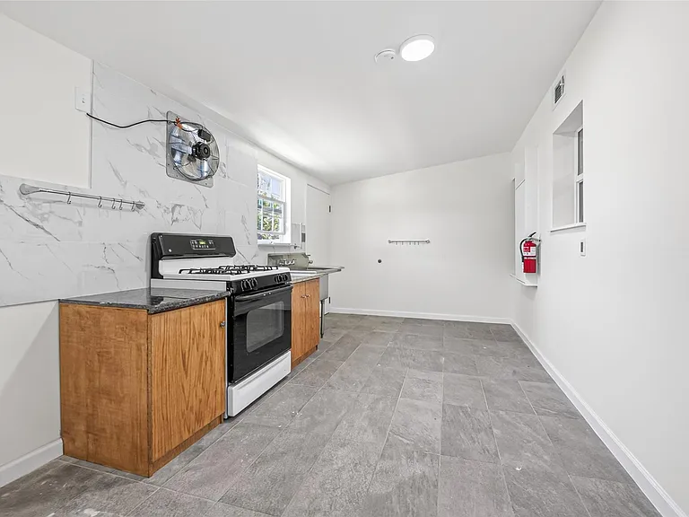 7950 Longridge Dr — Photo 13