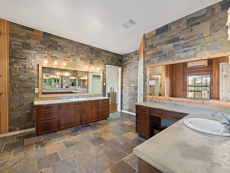 158 Uriah Dr — Photo 23