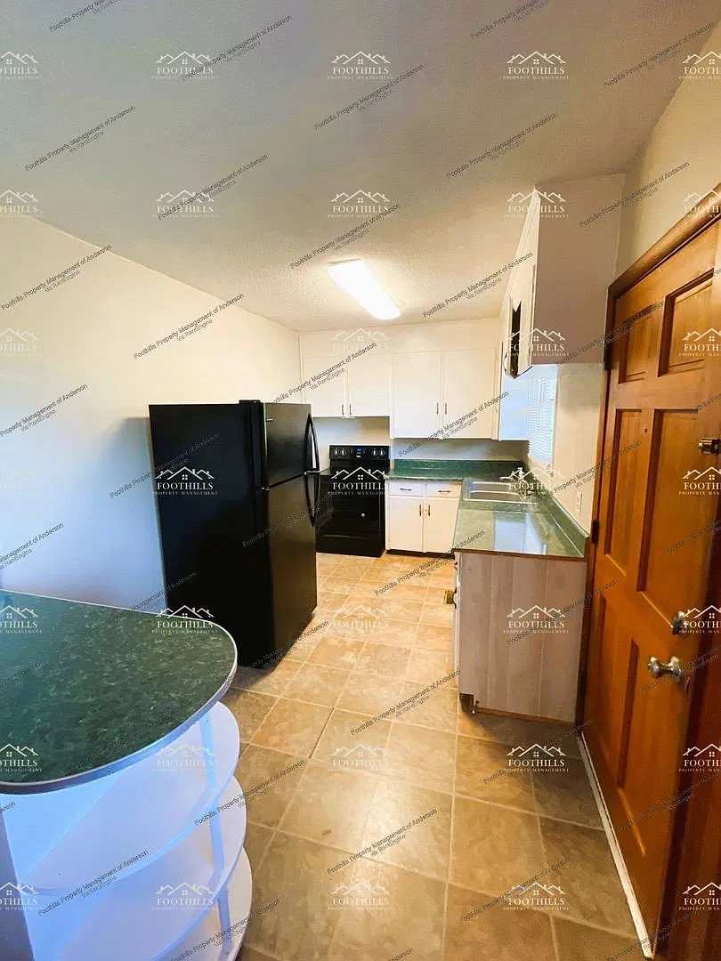 3 bed, 1.0 bath, 1060 sqft, $1,250 — Photo 4