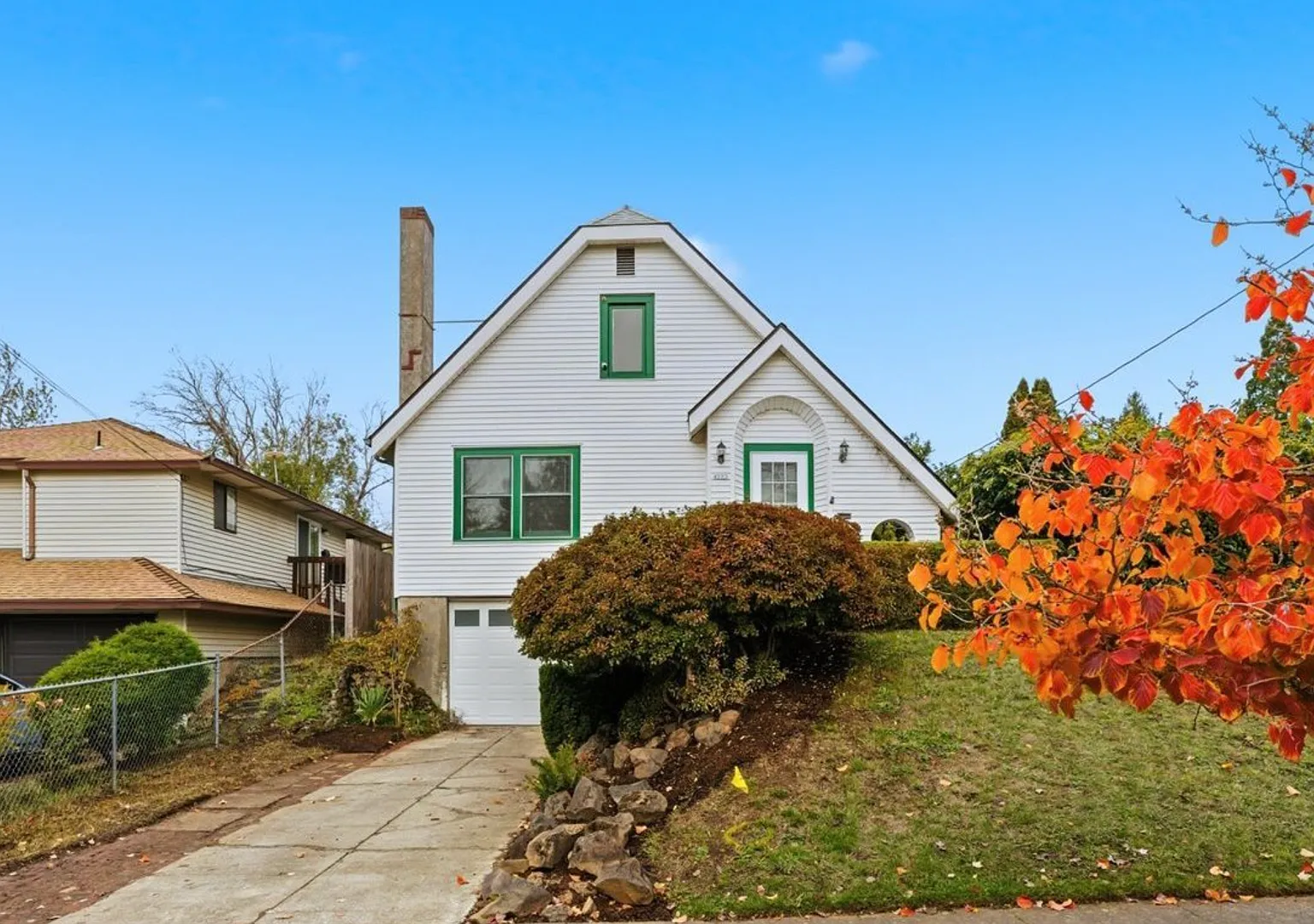 Discover Comfort & Charm in a Prime Location: 2BD/1B Single-Family Home! — Photo 3