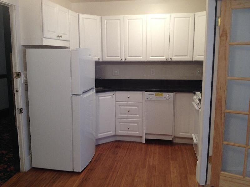 2nd image of 64 Hemenway St #23R