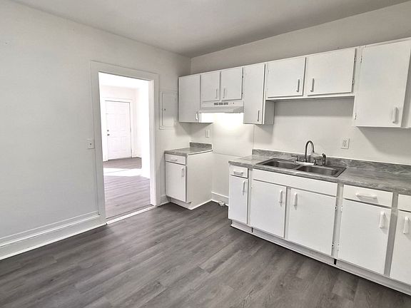 3rd image of 423 Robney Dr