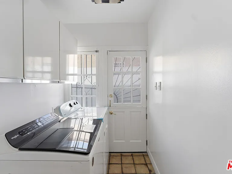 537 N Poinsettia Pl — Photo 11