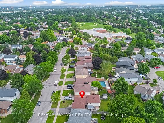 4th image of 42 Newbury Dr