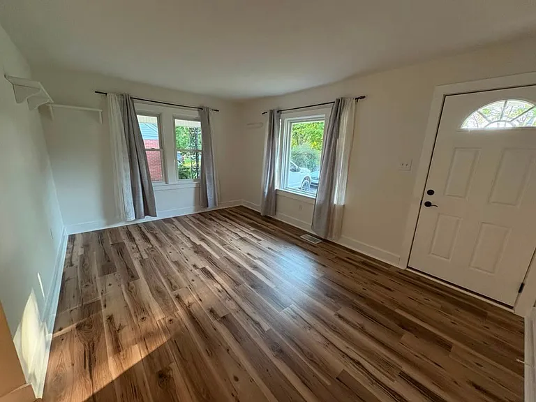 1608 Glendale Dr — Photo 2