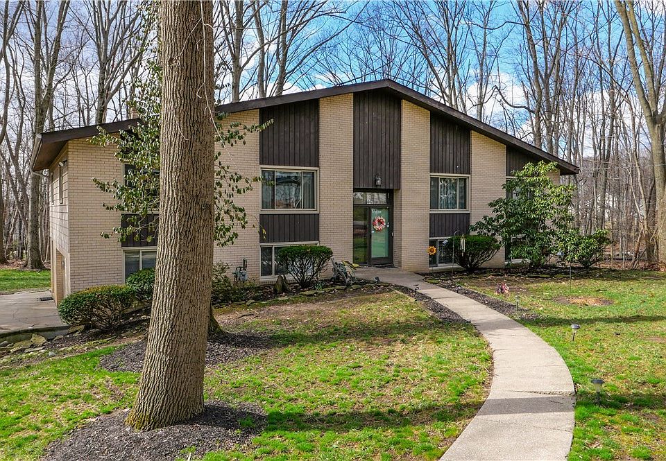 1st image of 447 Spring Grove Dr