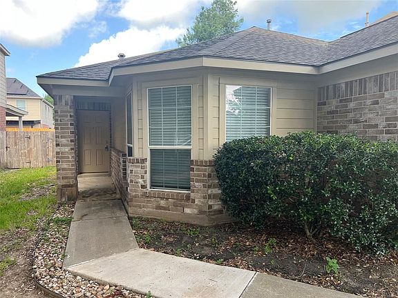 3rd image of 15527 Fir Woods Ln