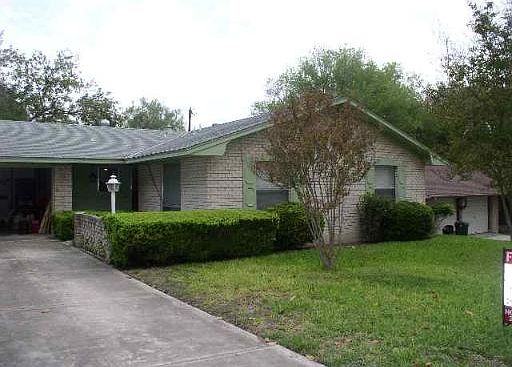 1st image of 207 FANTASIA DR