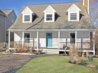 43 Stoneledge Rd, Dartmouth, MA 02748