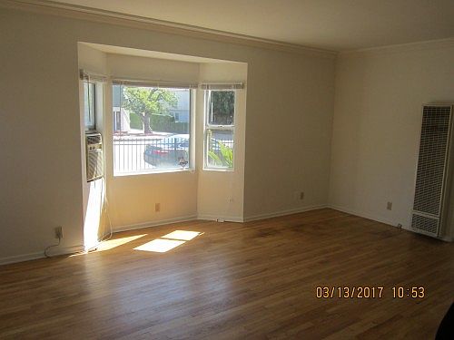 2nd image of 4959 Cahuenga Blvd