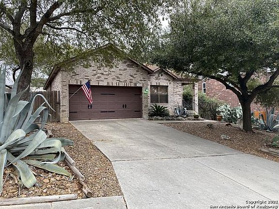 3rd image of 15706 Persimmon Hill Dr