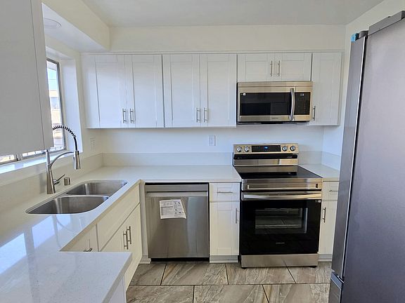 4th image of 3819 E 2nd St APT 6