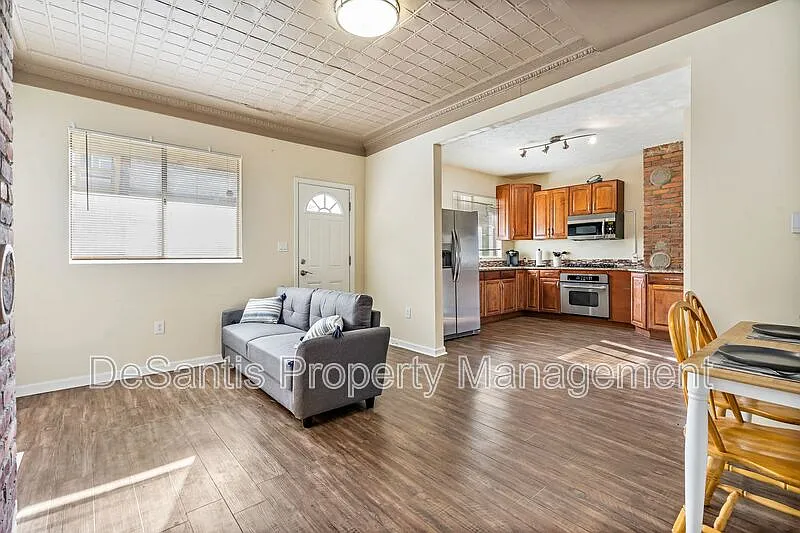 2 bed, 1.0 bath, 1000 sqft, $1,150 — Photo 3