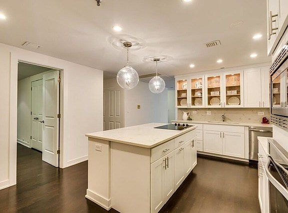 5th image of 680 N Lake Shore Dr #1220