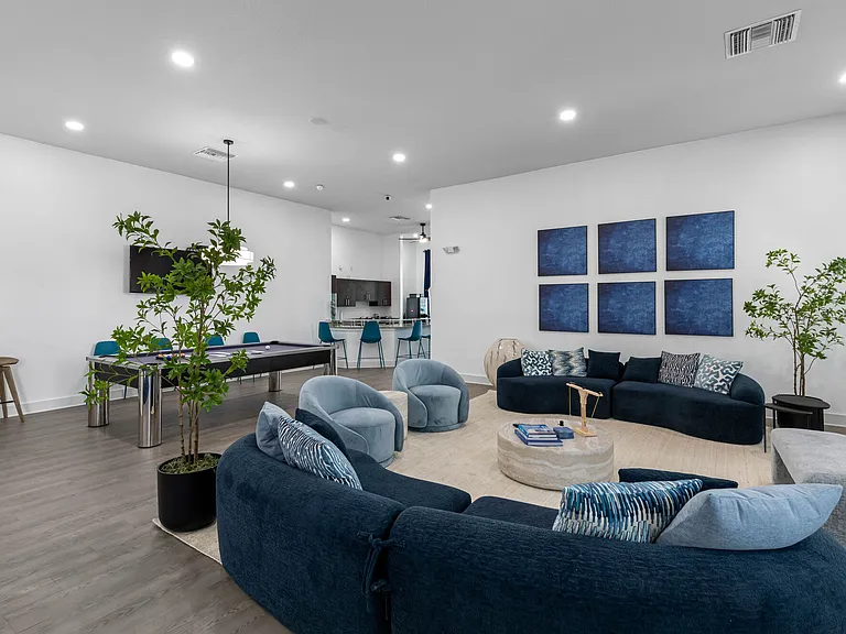Blu on Marina Boulevard — Photo 12