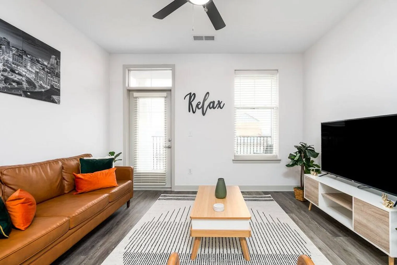 2 bed, 2.0 bath, 1194 sqft, $3,118 — Photo 3