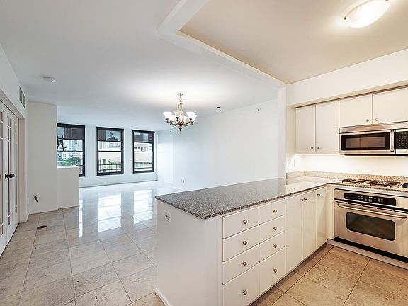 4th image of 500 W Harbor Dr Unit 711