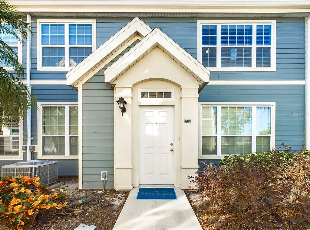 2 bed, 2.0 bath, 1321 sqft, $2,700 — Photo 2