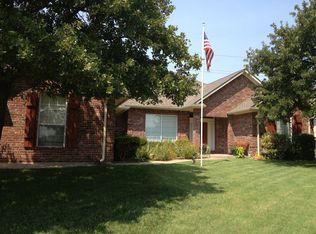 1101 Outabounds Dr, Edmond, OK 73034