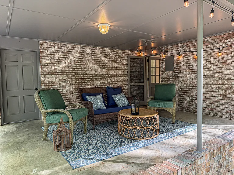 Rosemary Dr — Photo 29