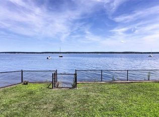 55 Bayside Ave, Portsmouth, RI 02871