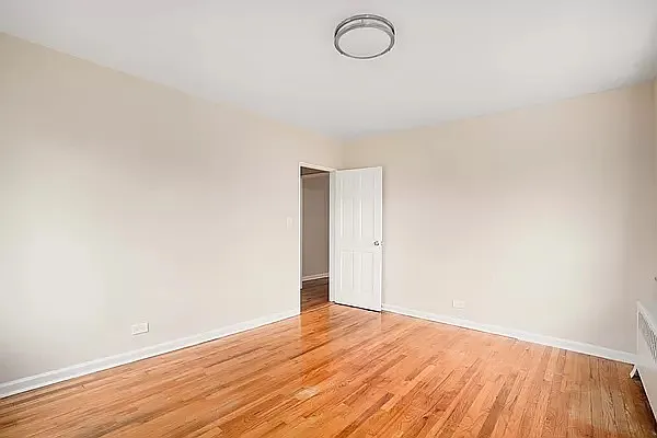 Rented by Waldstar Real Estate LLC | media 6